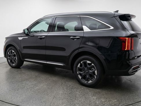Used 2024 Kia Sorento S image 6