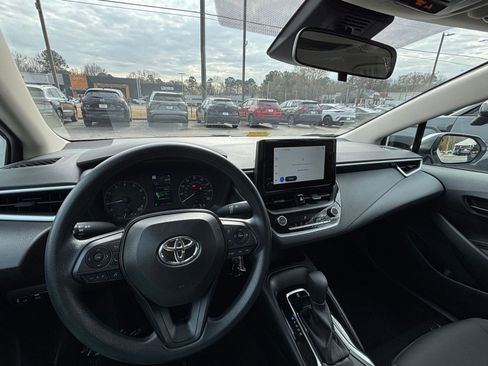 Used 2025 Toyota Corolla LE image 33