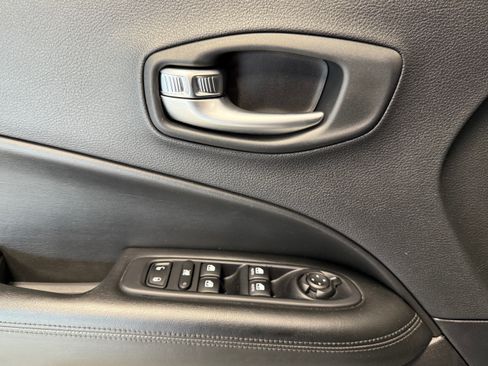 Used 2019 Jeep Compass Latitude AWD/4WD image 19