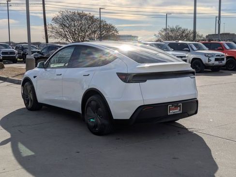 Used 2026 Tesla Model Y 2WD image 8
