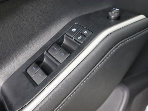 Used 2021 Toyota Highlander XLE image 19