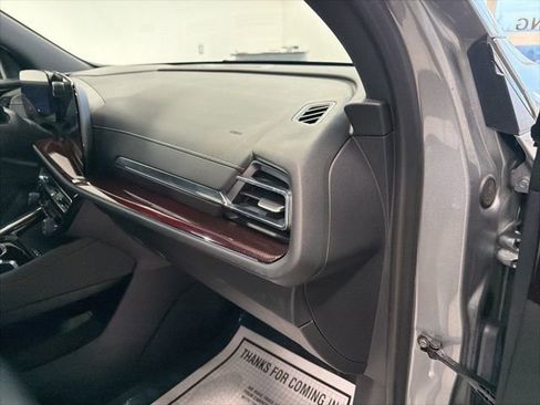 Used 2025 Chevrolet Traverse Z71 image 39