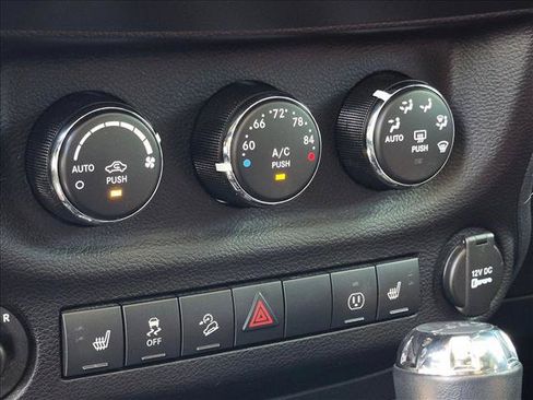 Used 2016 Jeep Wrangler Unlimited Rubicon AWD/4WD image 8