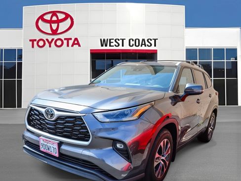 Used 2022 Toyota Highlander XLE image 1