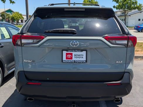 Used 2021 Toyota RAV4 XLE Premium FWD image 4