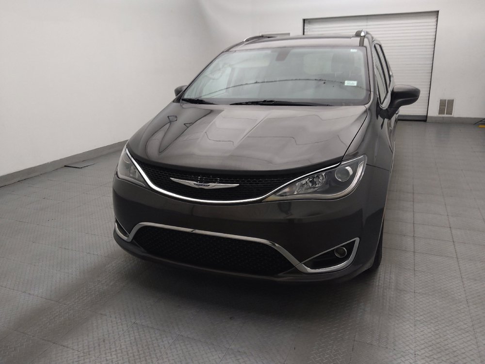 Used 2020 Chrysler Pacifica Touring-L FWD image 15