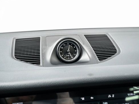 Used 2025 Porsche Macan image 16