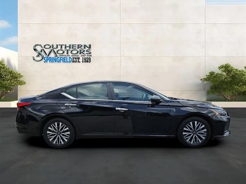Used 2025 Nissan Altima 2.5 SV FWD image 6