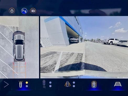 Used 2025 Chevrolet Equinox LT w/ Convenience Package II image 14