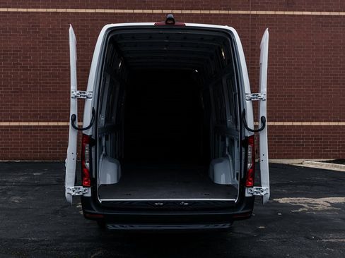 Used 2025 Mercedes-Benz Sprinter 2500 image 23