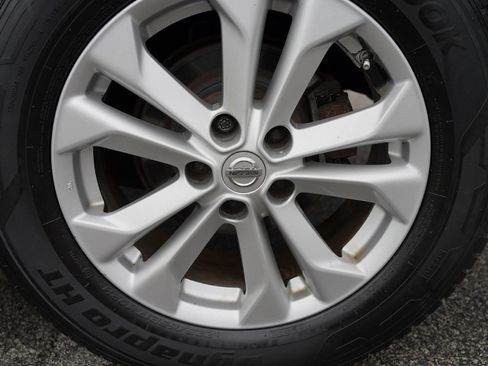 Used 2016 Nissan Rogue SV AWD/4WD image 12