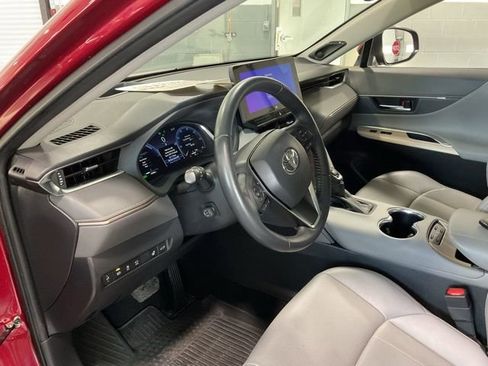 Used 2023 Toyota Venza Limited image 9