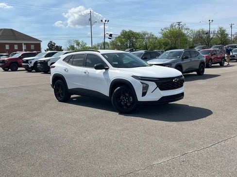 New 2026 Chevrolet Trax LT image 2