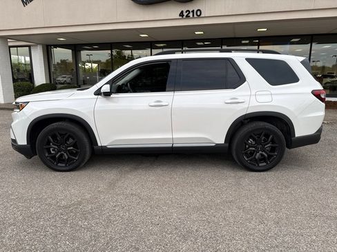 Used 2025 Honda Pilot Touring image 10