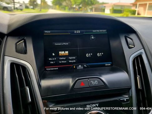 Used 2012 Ford Focus Titanium image 29