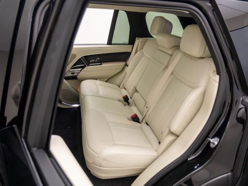 Used 2023 Land Rover Range Rover SE image 17