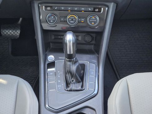 Used 2021 Volkswagen Tiguan SE FWD image 15
