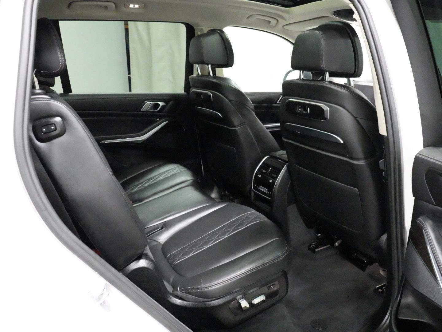 Used 2023 BMW X7 xDrive40i w/ Climate Comfort Package AWD/4WD image 10