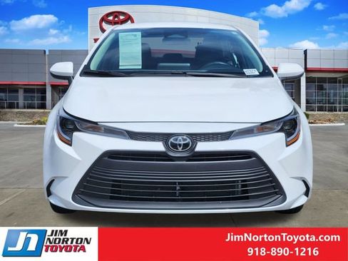 Used 2026 Toyota Corolla LE FWD image 2