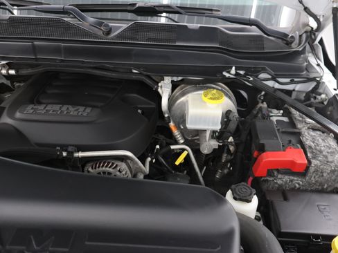 Used 2019 RAM 3500 Tradesman w/ Chrome Appearance Group AWD/4WD image 17