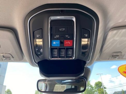 Certified 2022 Jeep Grand Cherokee L Limited AWD/4WD image 16