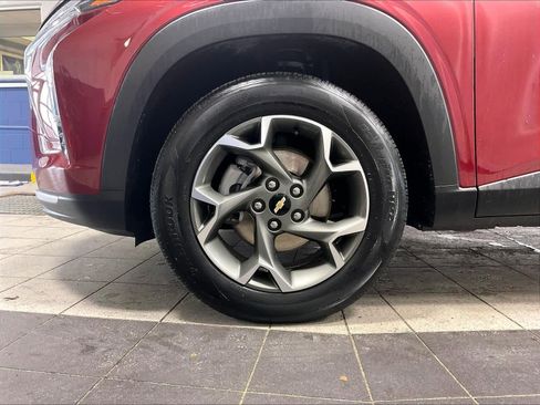 Used 2025 Chevrolet Trax LT w/ LT Convenience Package image 7