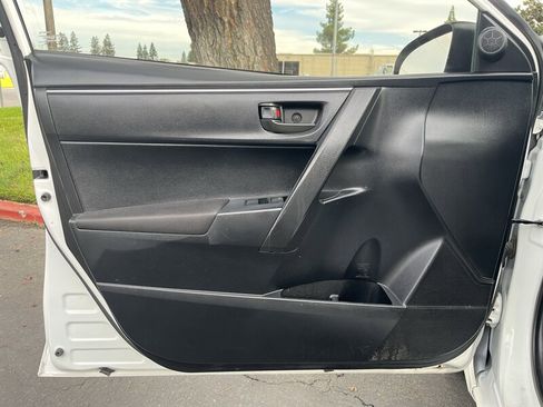 Used 2016 Toyota Corolla L image 27