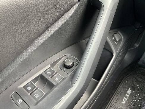 Used 2023 Volkswagen Jetta SE FWD image 10