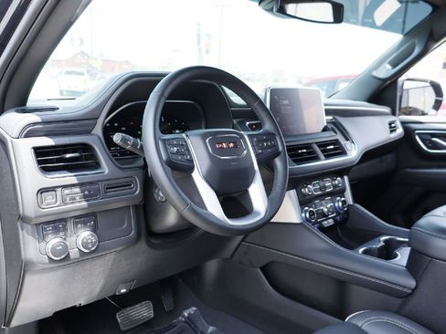Used 2023 GMC Yukon XL SLT w/ SLT Luxury Package AWD/4WD image 3