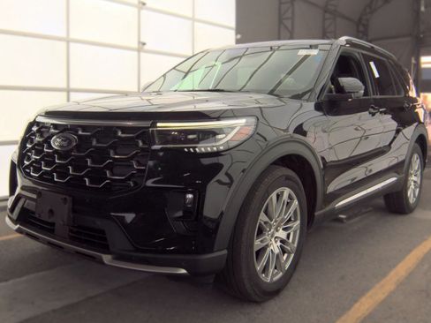 Used 2025 Ford Explorer Platinum AWD/4WD image 1