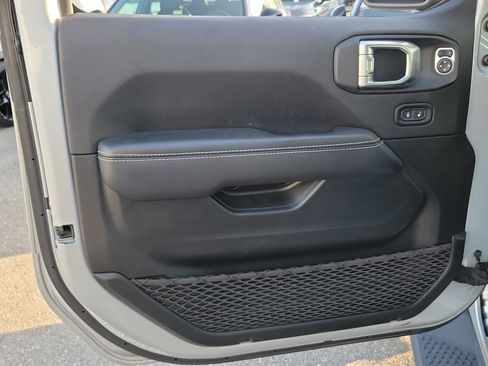 Used 2022 Jeep Wrangler Unlimited Sahara w/ Cold Weather Group image 22