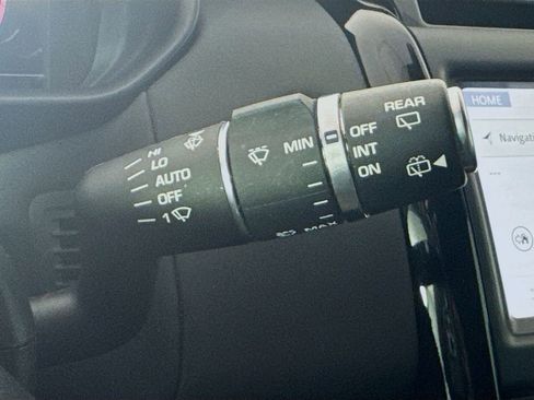 Used 2020 Land Rover Discovery SE image 13