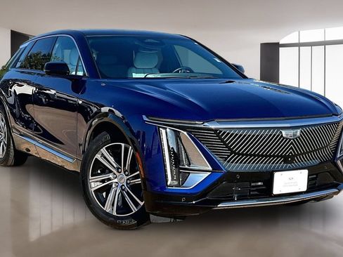 Certified 2024 Cadillac Lyriq Luxury AWD/4WD image 11