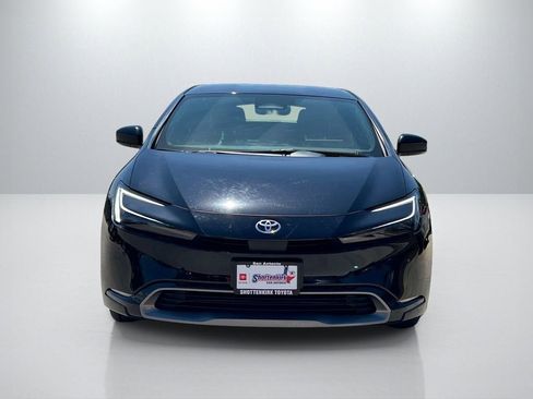 Used 2025 Toyota Prius XLE image 2