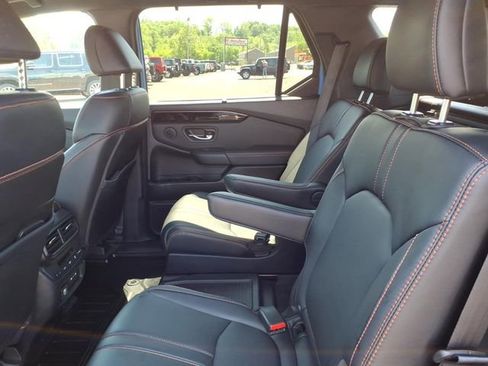 Used 2024 Honda Pilot TrailSport image 12