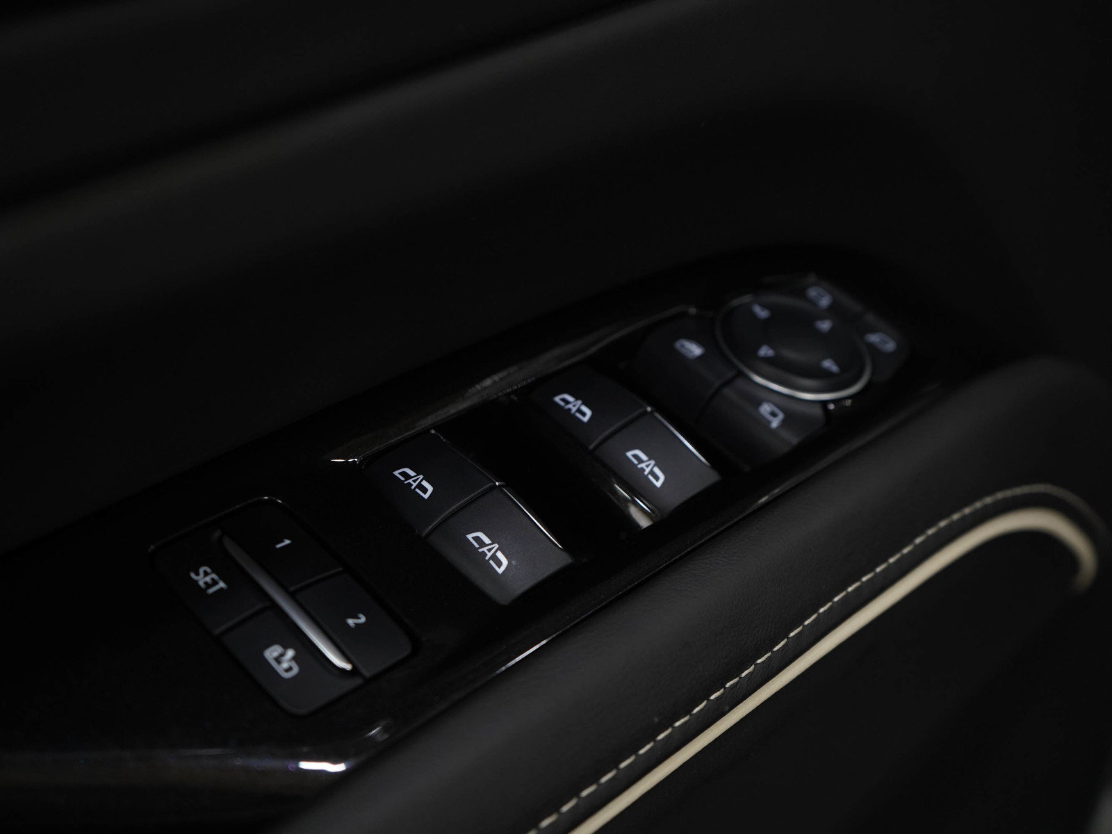 Used 2024 Cadillac Escalade Premium Luxury Platinum AWD/4WD image 24