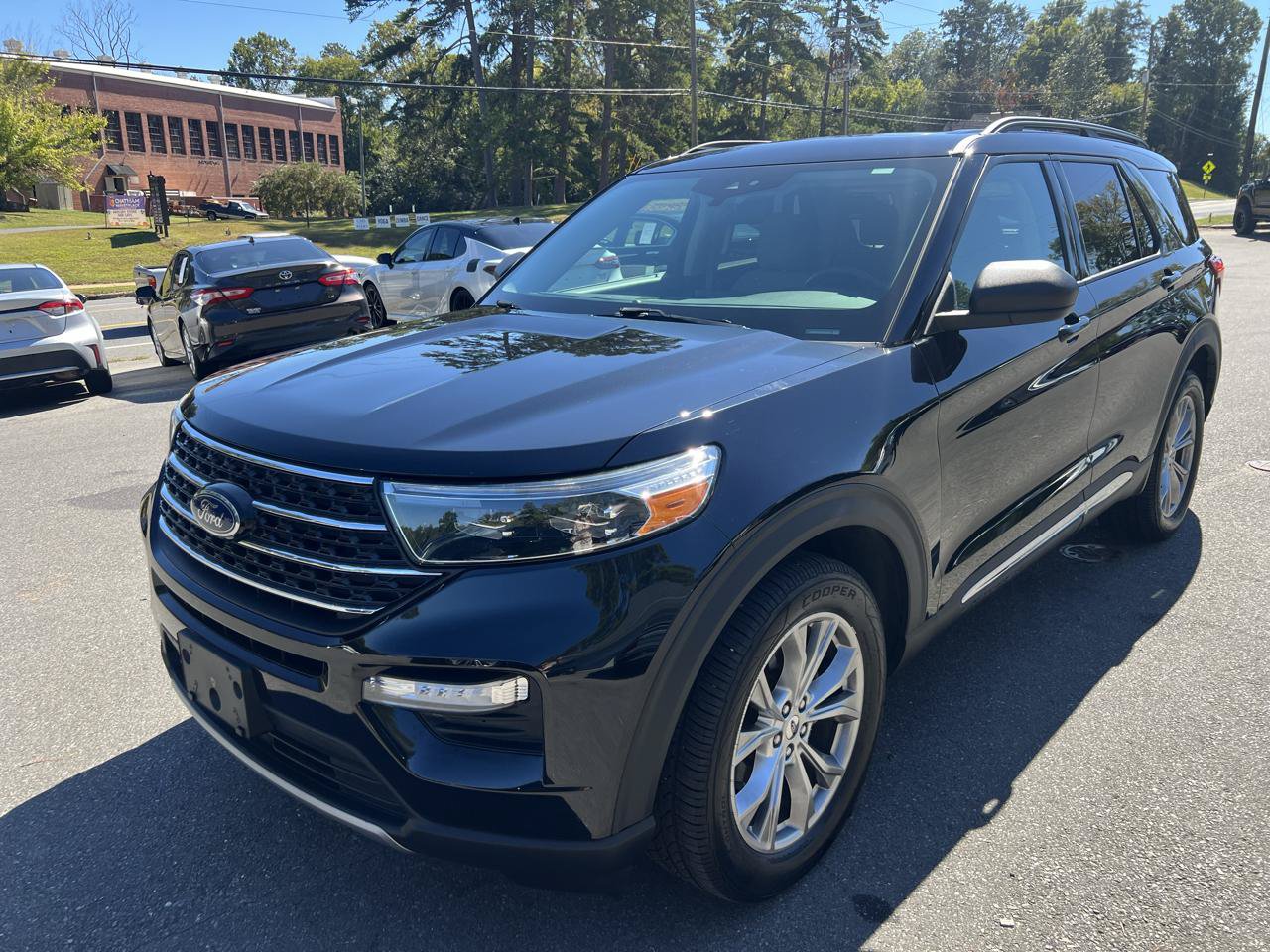 Used 2020 Ford Explorer XLT w/ Equipment Group 202A AWD/4WD image 1