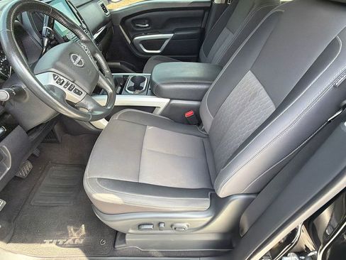 Used 2023 Nissan Titan SV w/ SV Convenience Package RWD image 9