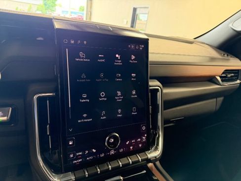 Used 2025 GMC Yukon XL Denali AWD/4WD image 15