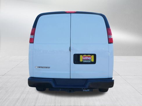 Used 2017 Chevrolet Express 2500 RWD image 6