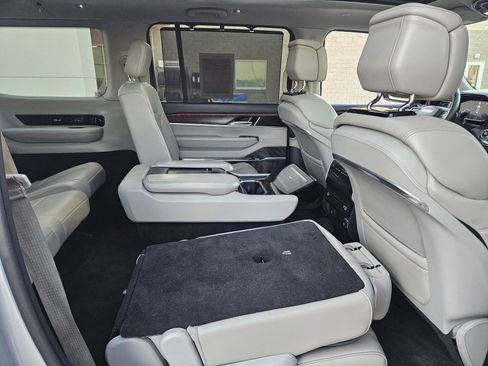 Used 2022 Jeep Grand Wagoneer Series I image 19