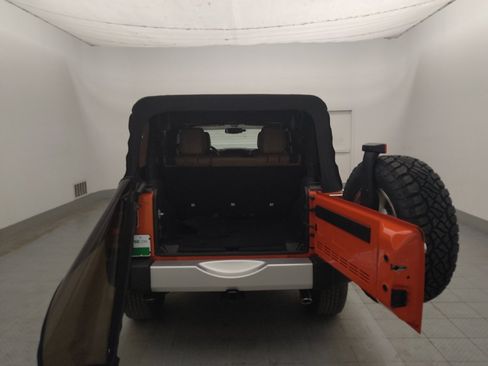 Used 2015 Jeep Wrangler Unlimited Sahara w/ Mopar Chrome Edition Group AWD/4WD image 29