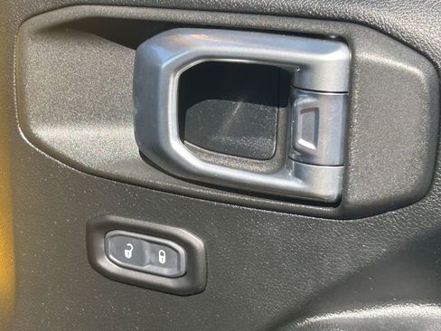 Used 2020 Jeep Wrangler Unlimited Sport S AWD/4WD image 32