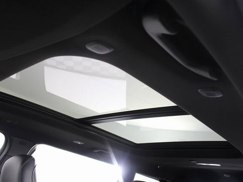 New 2025 Jeep Grand Cherokee L Limited w/ Black Appearance Package image 9