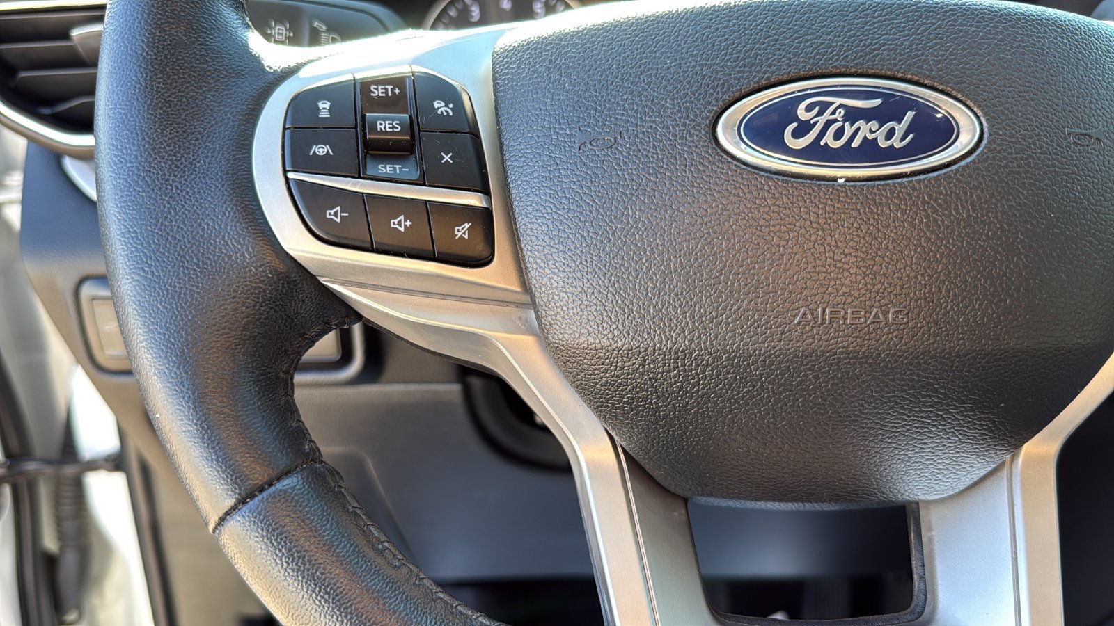 Used 2023 Ford Explorer XLT w/ Equipment Group 202A RWD image 16