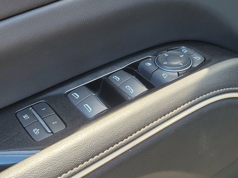 Used 2023 Cadillac Escalade Premium Luxury image 25