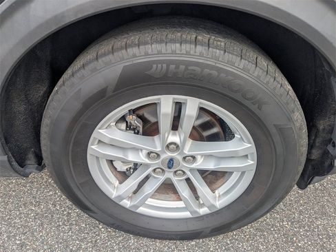 Used 2020 Ford Explorer XLT image 11