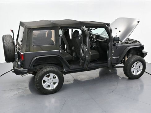 Used 2017 Jeep Wrangler Unlimited Rubicon w/ Connectivity Group AWD/4WD image 35