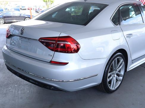 Used 2017 Volkswagen Passat 1.8T R-Line FWD image 7