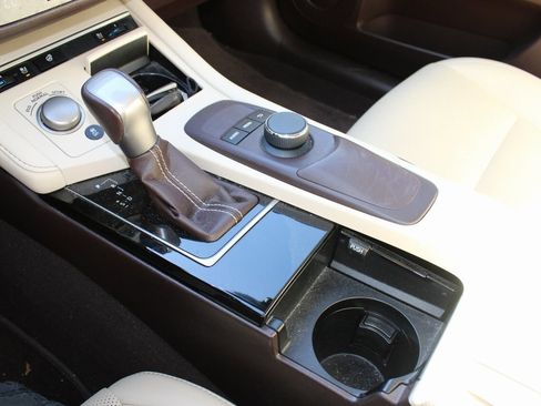 Used 2017 Lexus ES 350 w/ Premium Package image 27